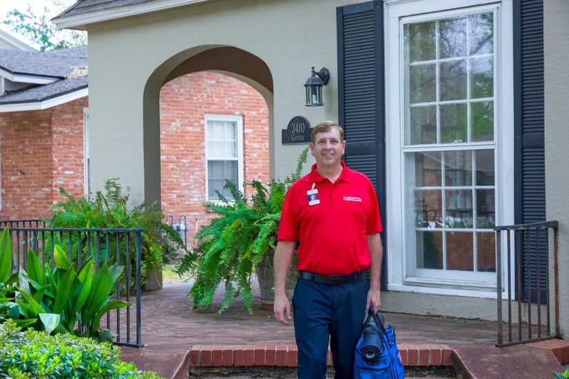 Glass Doctor technician in front of Summerville home
